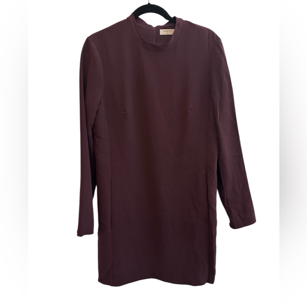 Minimalist Long-Sleeve Shift Dress in Deep Plum
